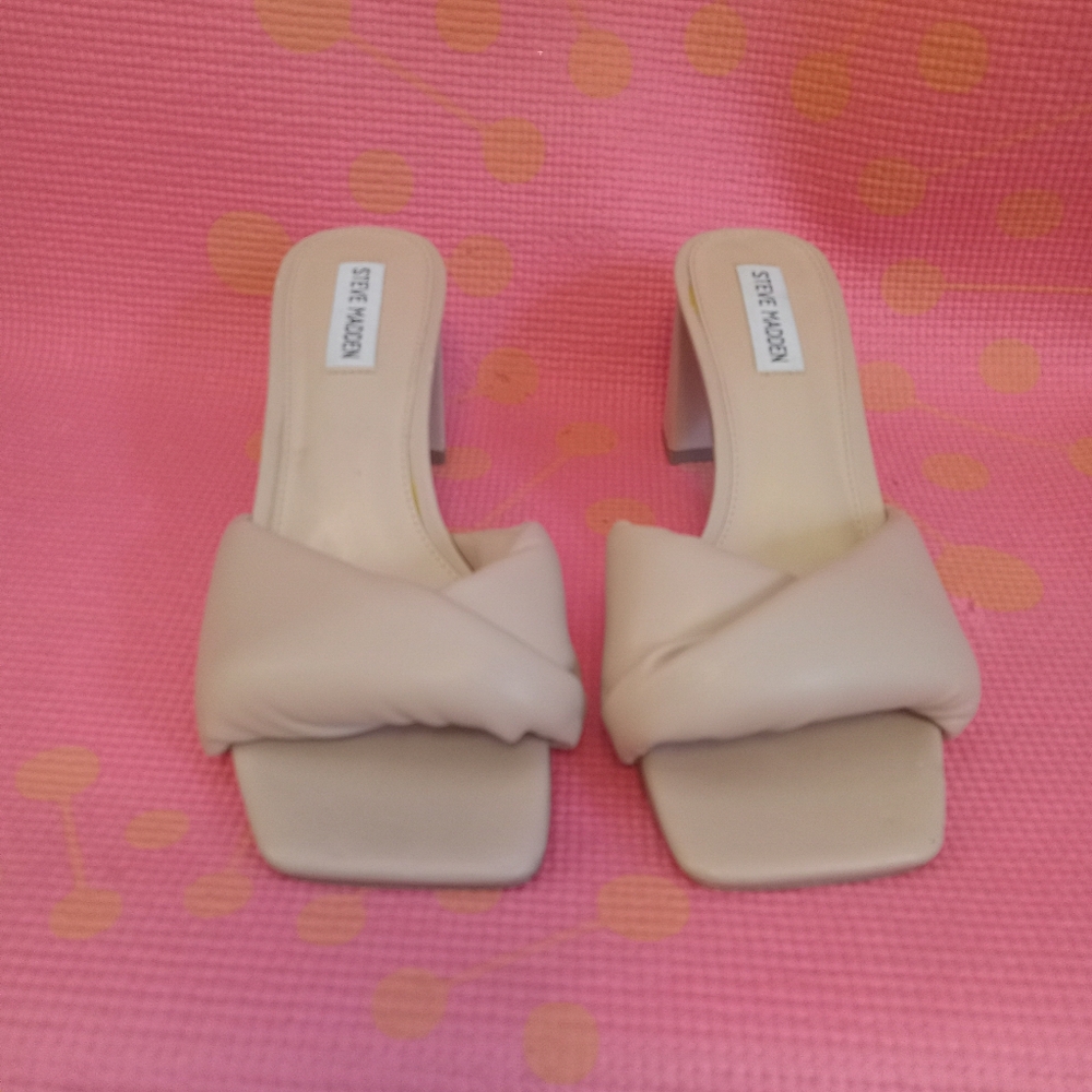 Steve Madden heeled slides! Beautiful neutral color! - Picture 3 of 8